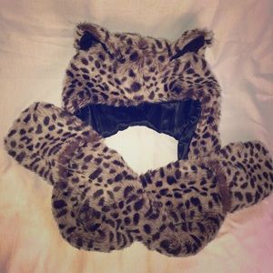 Cat 🐱 Ears Leopard Hat Mitten Scarf